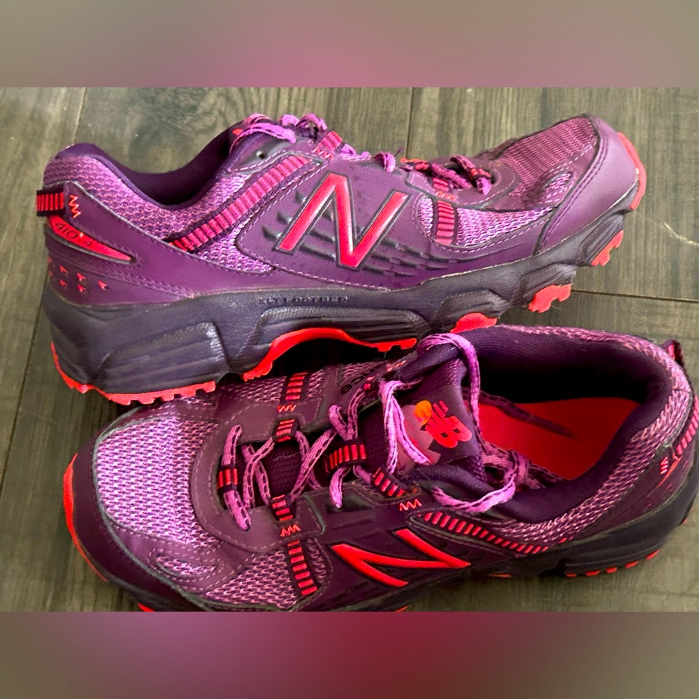 NEW BALANCE womens size 7 trail running shoes